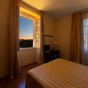 https://hotel-due-colonne-cagliari.in-sardinia.net